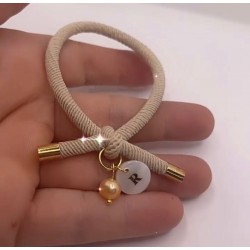 Pulsera nudo montada con tu inicial en nacar y perlita