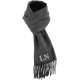 Bufanda con iniciales bordadas